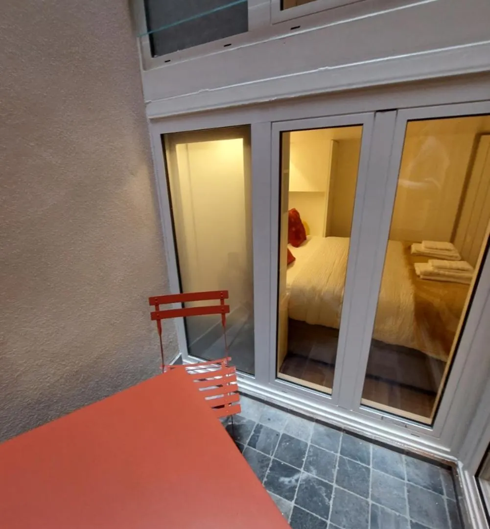 Apartments Paris Centre - At Home Hotel