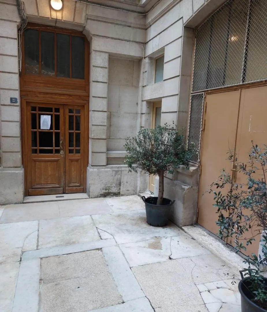 Apartments Paris Centre - At Home Hotel 0*,