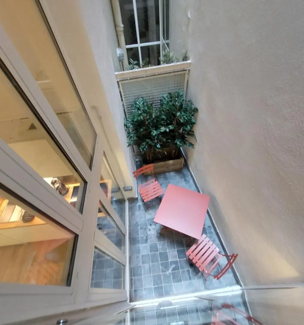 Apartments Paris Centre - At Home Hotel