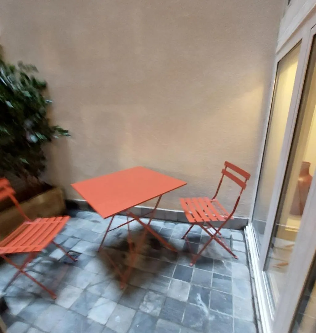 Apartments Paris Centre - At Home Hotel