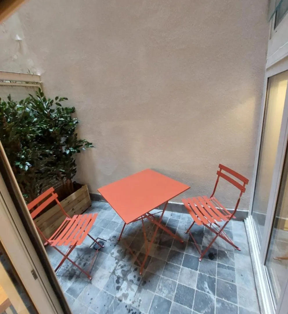 Apartments Paris Centre - At Home Hotel Francia