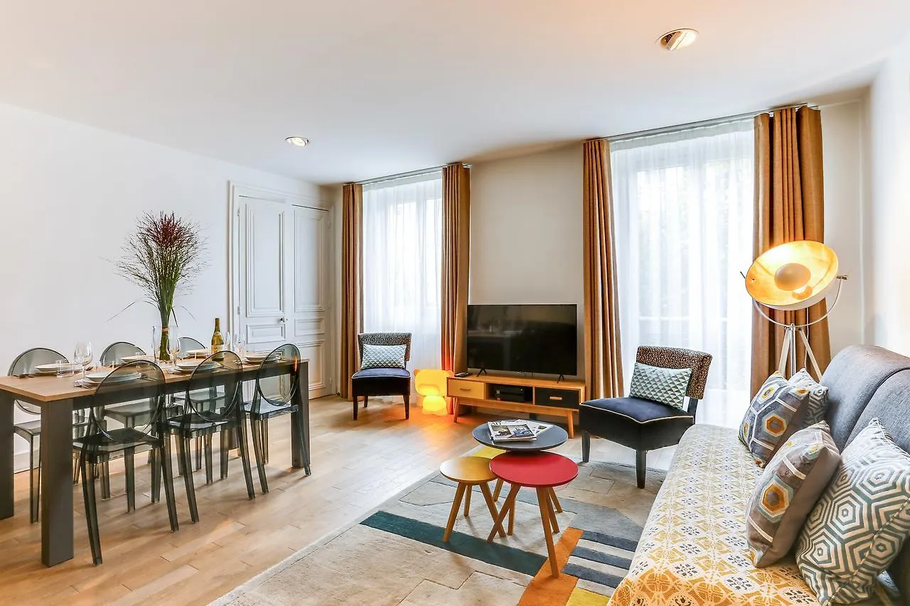 Apartments Paris Centre - At Home Hotel Francia