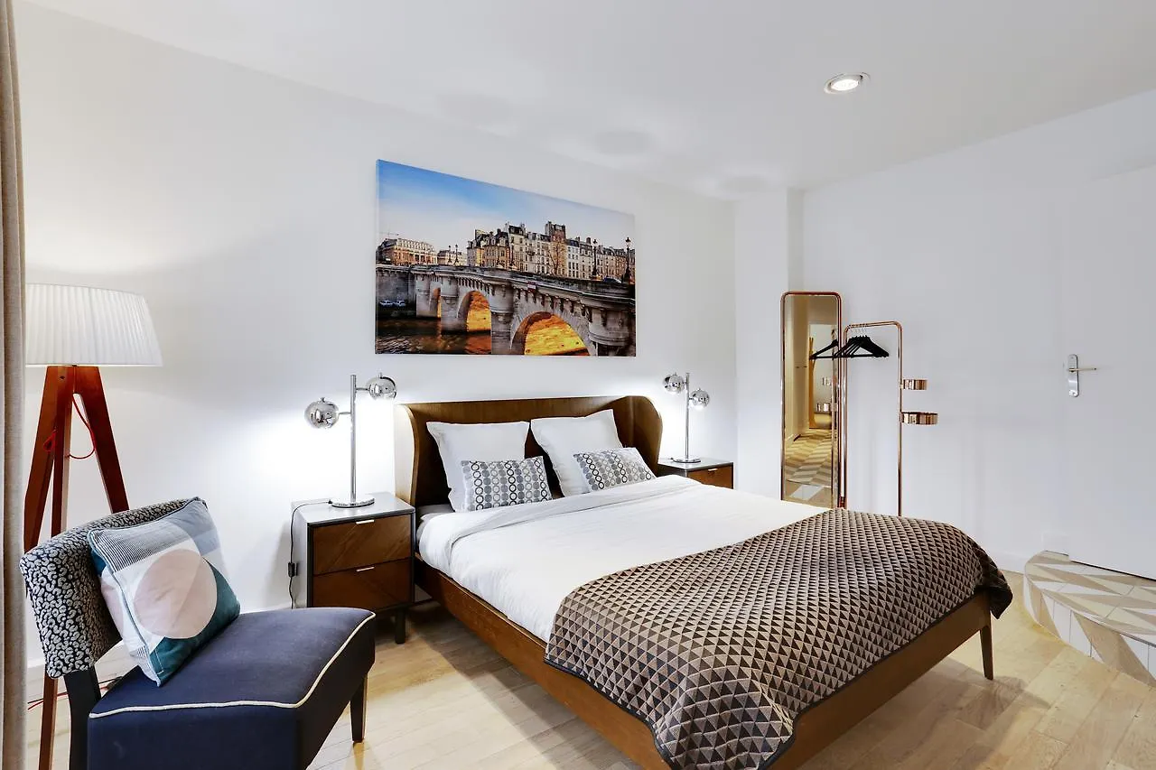 Apartments Paris Centre - At Home Hotel