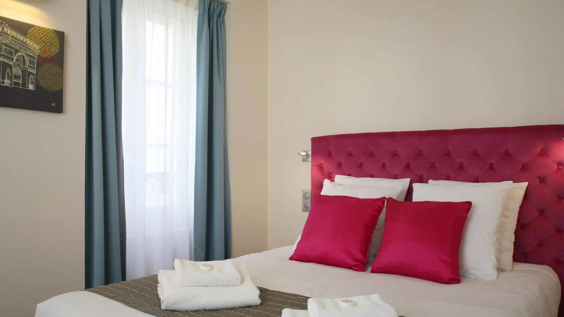 Apartments Paris Centre - At Home Hotel