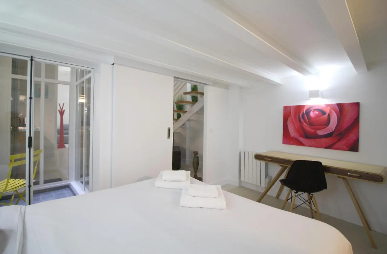 Apartments Paris Centre - At Home Hotel