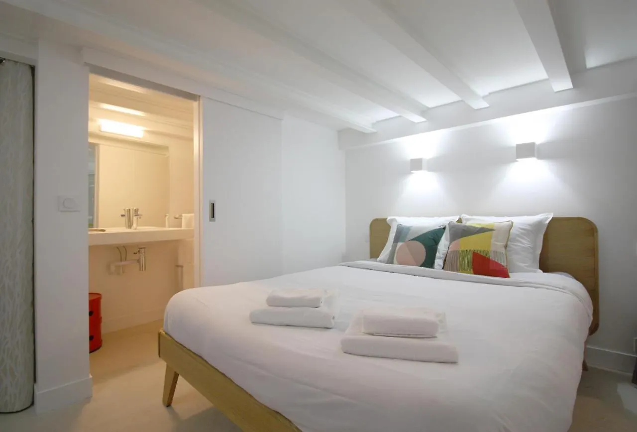 Apartments Paris Centre - At Home Hotel Francia