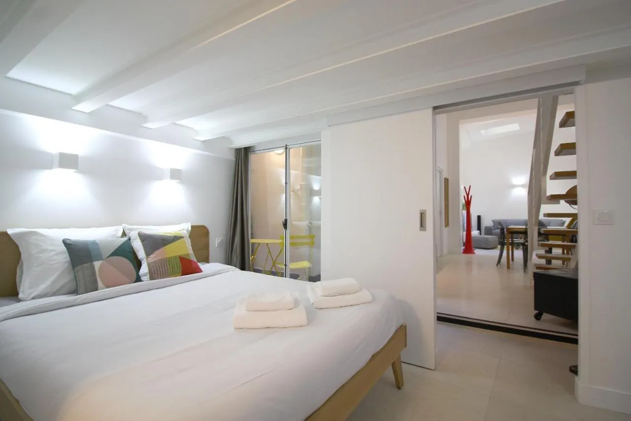 Apartments Paris Centre - At Home Hotel 0*,  Francia