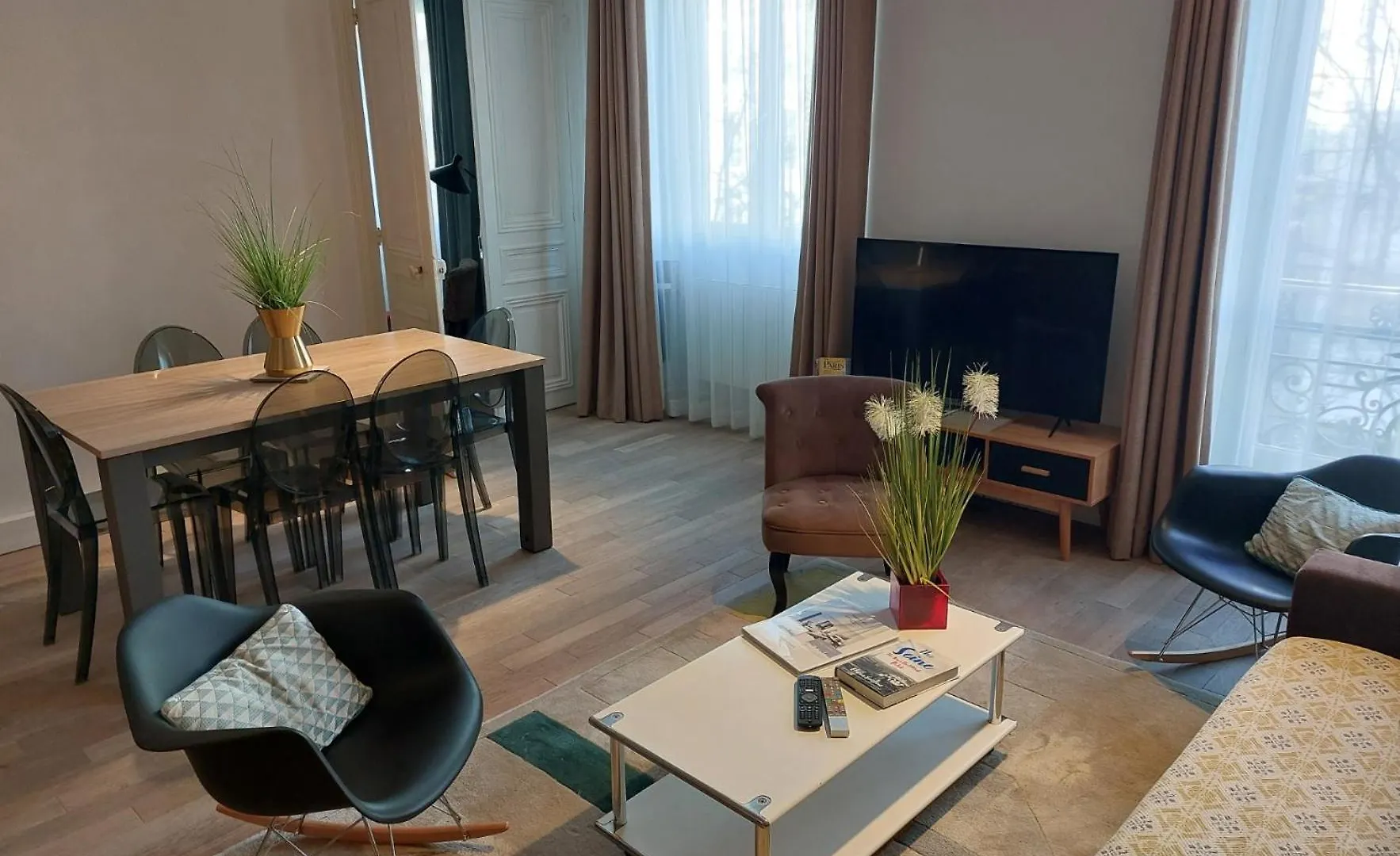 Apartments Paris Centre - At Home Hotel